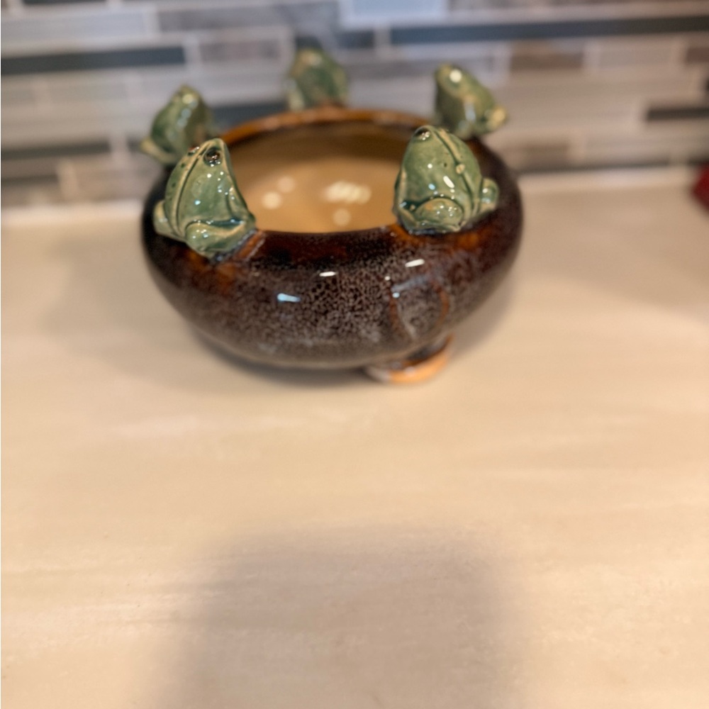 Handmade Ceramic Footed Planter Adorned with Frogs Majolica Style - Picture 6 of 7
